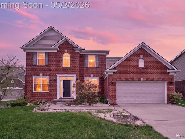 48207 Isabella Way, Novi, MI 48374
