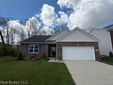 1313 Secretariat Way, Oceola Twp, MI 48843