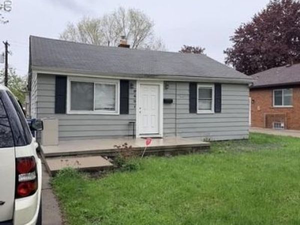 6431 Centralia Street , Dearborn Heights, MI 48127