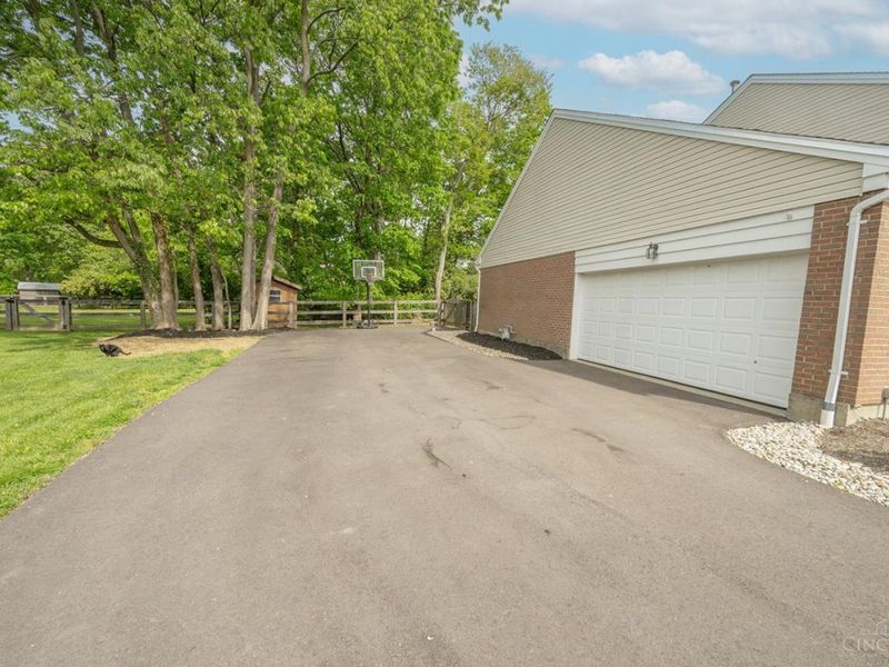 5601 Autumn Wynd Lane, Miami Twp, OH 45150 Photo 4
