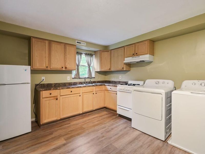 5840 Hallridge Circle, Unit C, Columbus, OH 43232 Photo 10