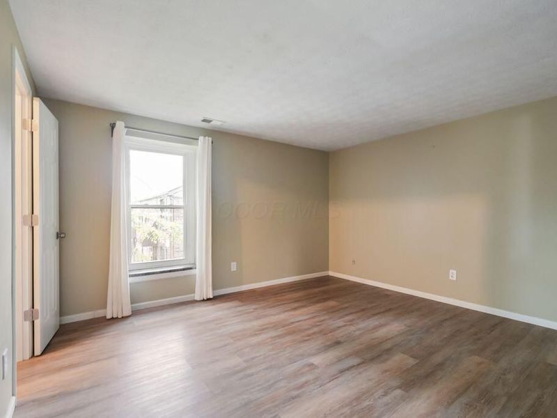 5840 Hallridge Circle, Unit C, Columbus, OH 43232 Photo 16