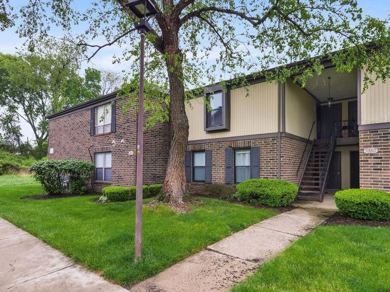 5840 Hallridge Circle, Unit C, Columbus, OH 43232 Photo 2