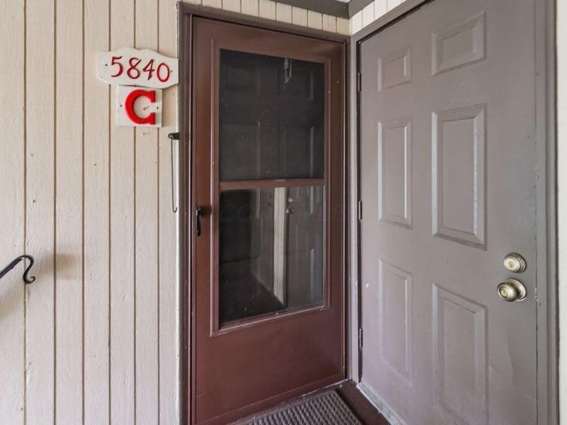 5840 Hallridge Circle, Unit C, Columbus, OH 43232 Photo 21