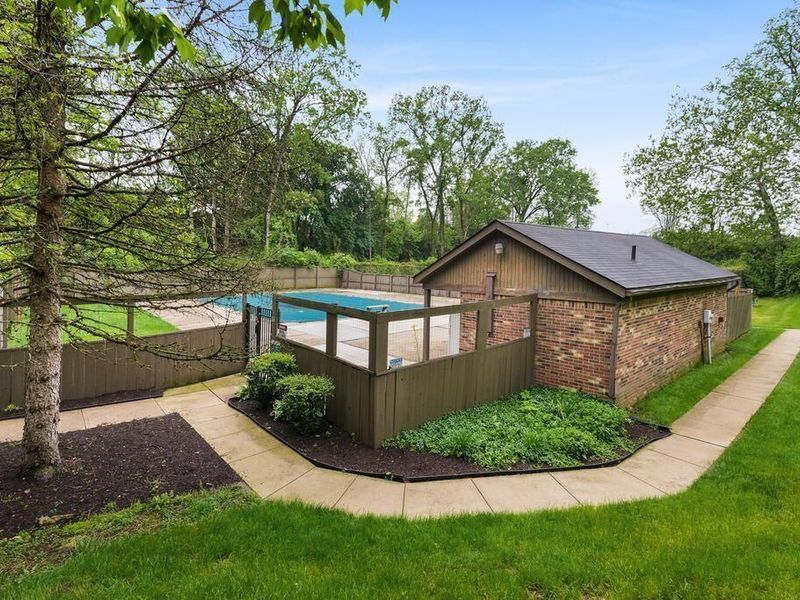 5840 Hallridge Circle, Unit C, Columbus, OH 43232 Photo 22