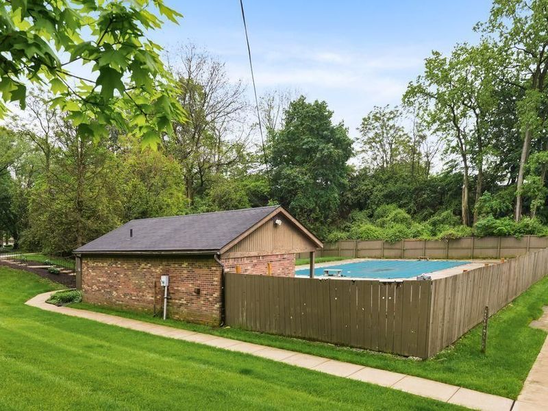 5840 Hallridge Circle, Unit C, Columbus, OH 43232 Photo 23