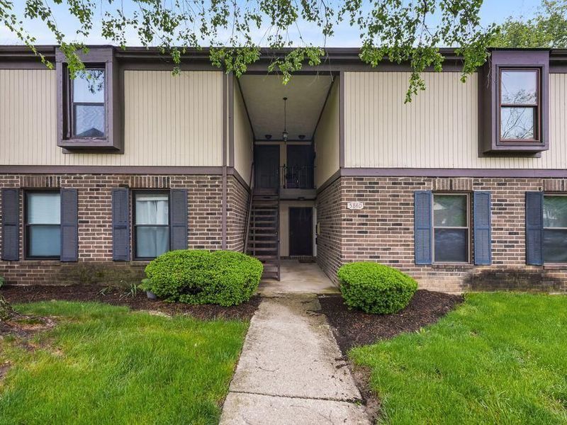 5840 Hallridge Circle, Unit C, Columbus, OH 43232 Photo 3