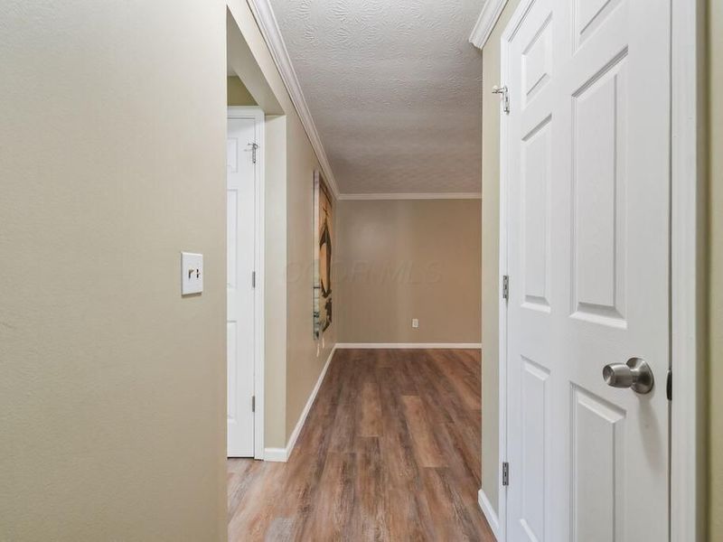 5840 Hallridge Circle, Unit C, Columbus, OH 43232 Photo 4