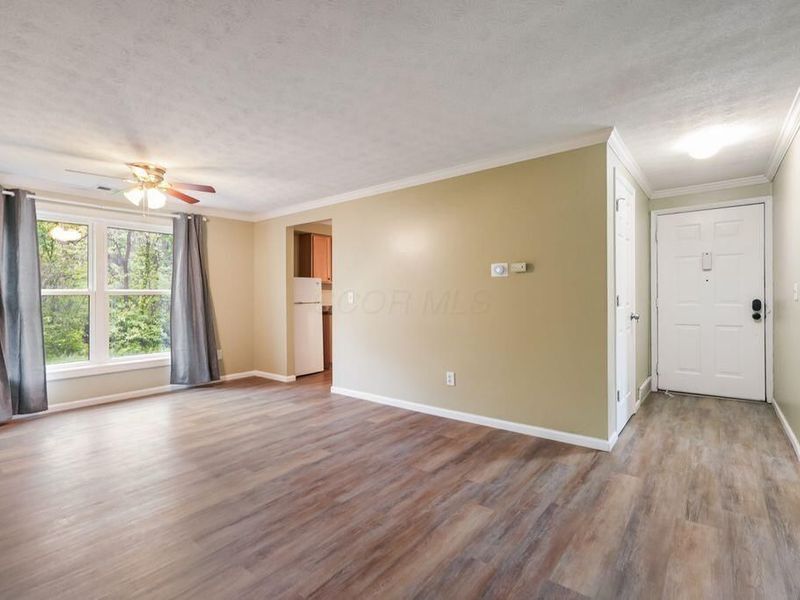 5840 Hallridge Circle, Unit C, Columbus, OH 43232 Photo 6