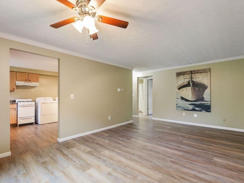 5840 Hallridge Circle, Unit C, Columbus, OH 43232 Photo 7