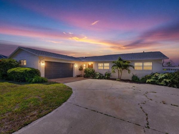 8450 FLAGSTONE DRIVE, TAMPA, FL 33615