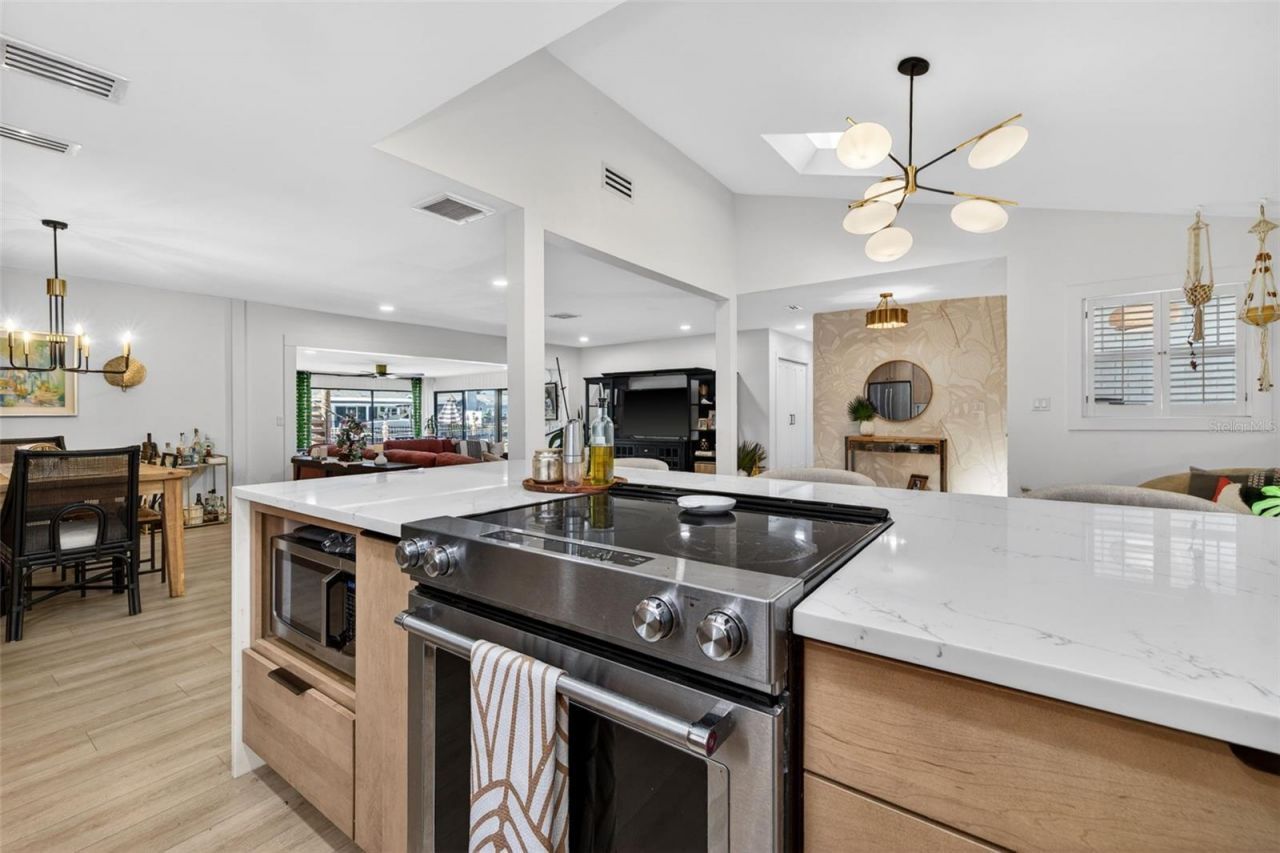8450 Flagstone Drive, Tampa, FL 33615 Photo