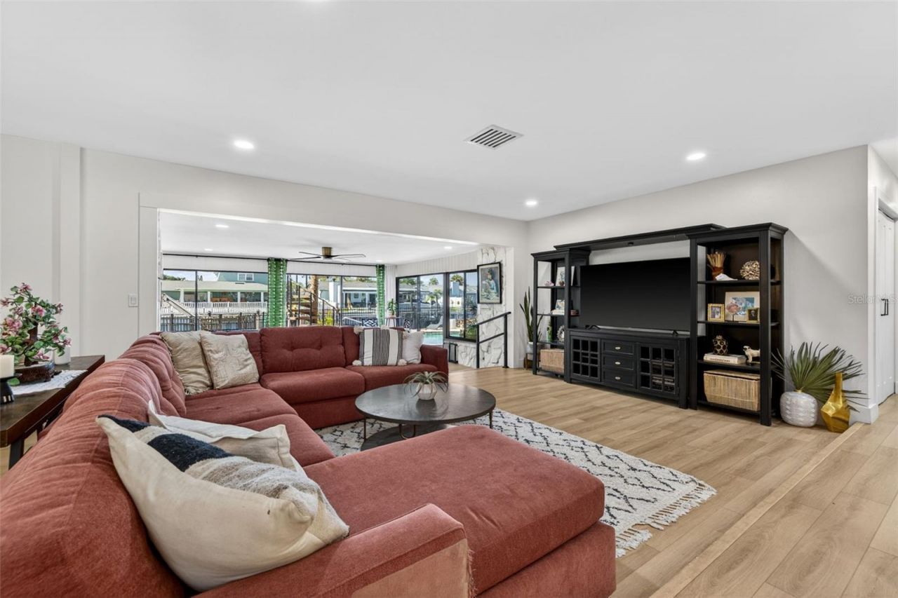 8450 Flagstone Drive, Tampa, FL 33615 Photo