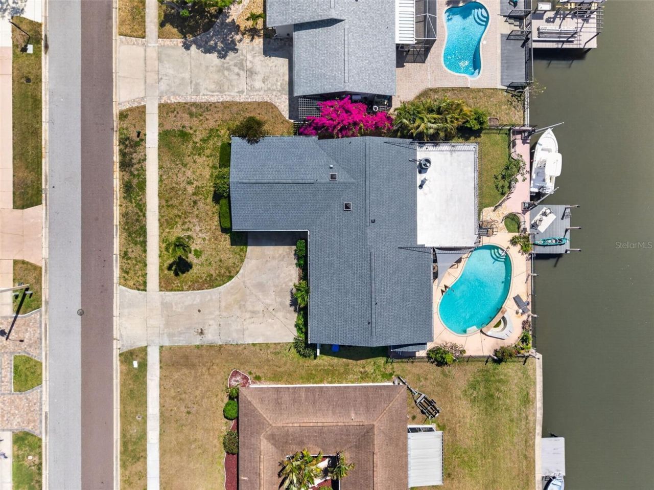 8450 Flagstone Drive, Tampa, FL 33615 Photo