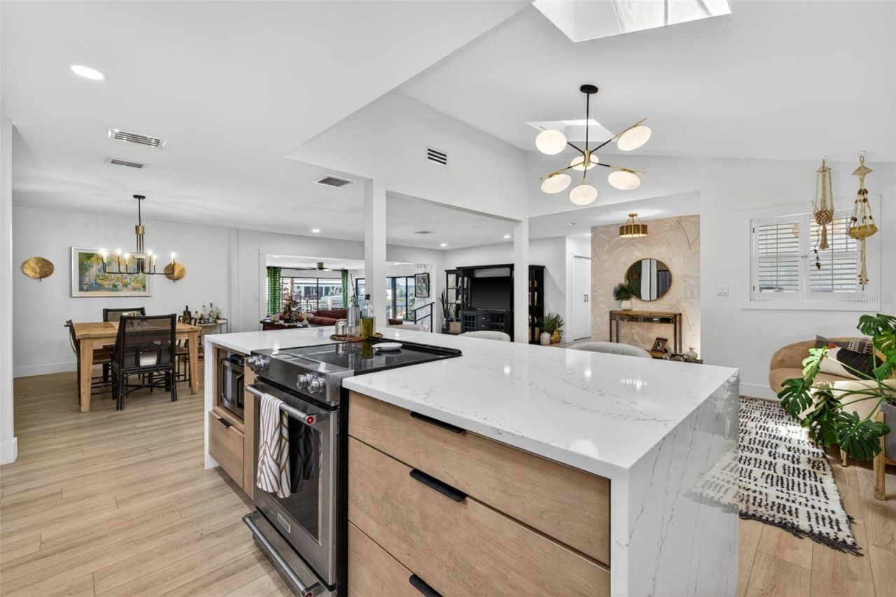8450 Flagstone Drive, Tampa, FL 33615 Photo