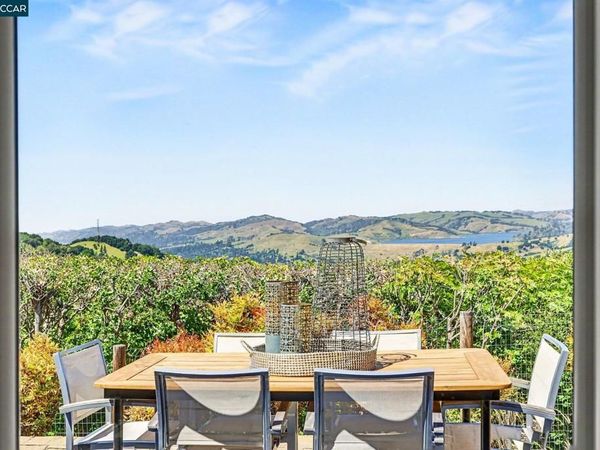 3 Camino Del Cielo, Orinda, CA 94563