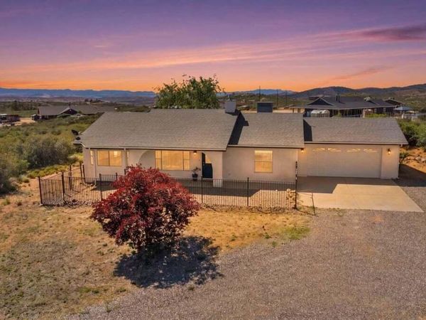 17313 E Lions Crossing Road, Dewey, AZ 86327