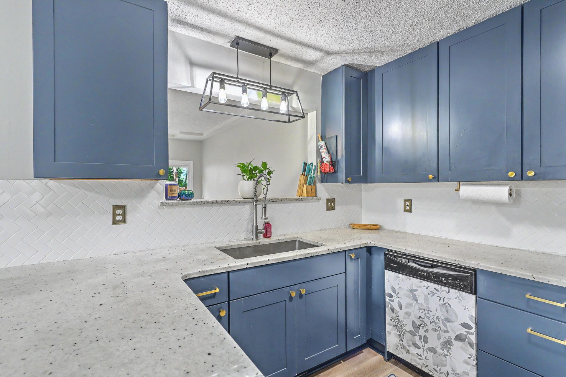 101 Glebe Road Photo 15