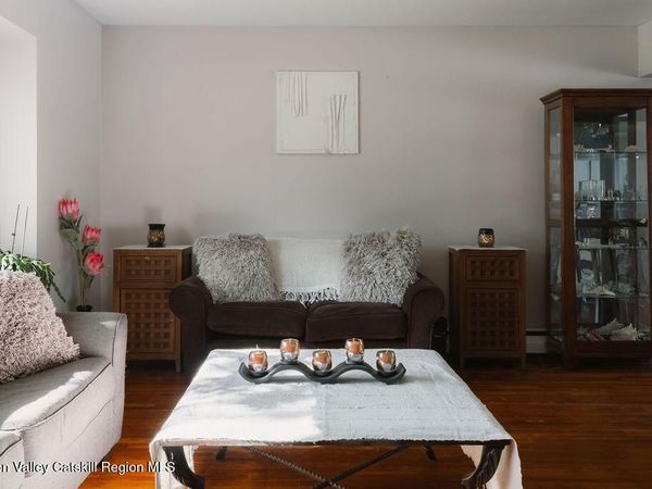 10 Cambridge Drive, Red Hook, NY 12571