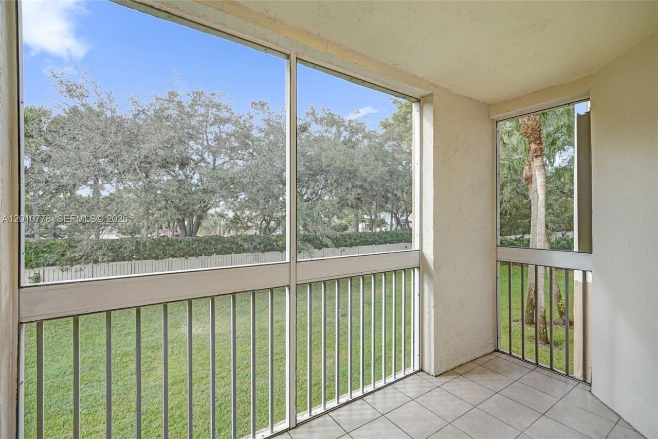 9901 Westview Dr , Unit 325, Coral Springs, FL 33076 Photo