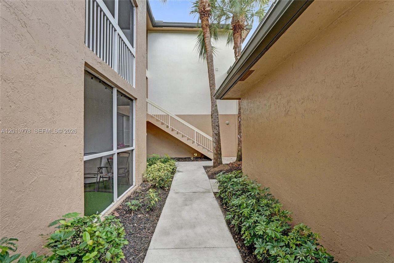 9901 Westview Dr , Unit 325, Coral Springs, FL 33076 Photo