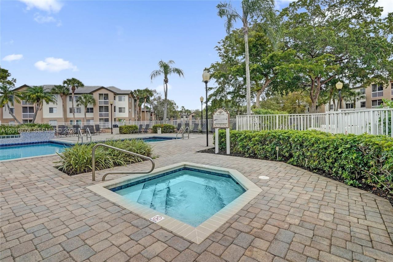 9901 Westview Dr , Unit 325, Coral Springs, FL 33076 Photo