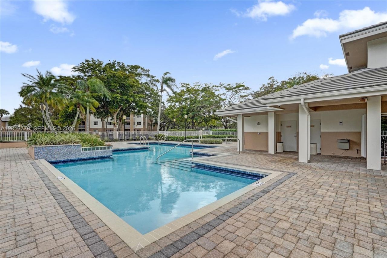 9901 Westview Dr , Unit 325, Coral Springs, FL 33076 Photo
