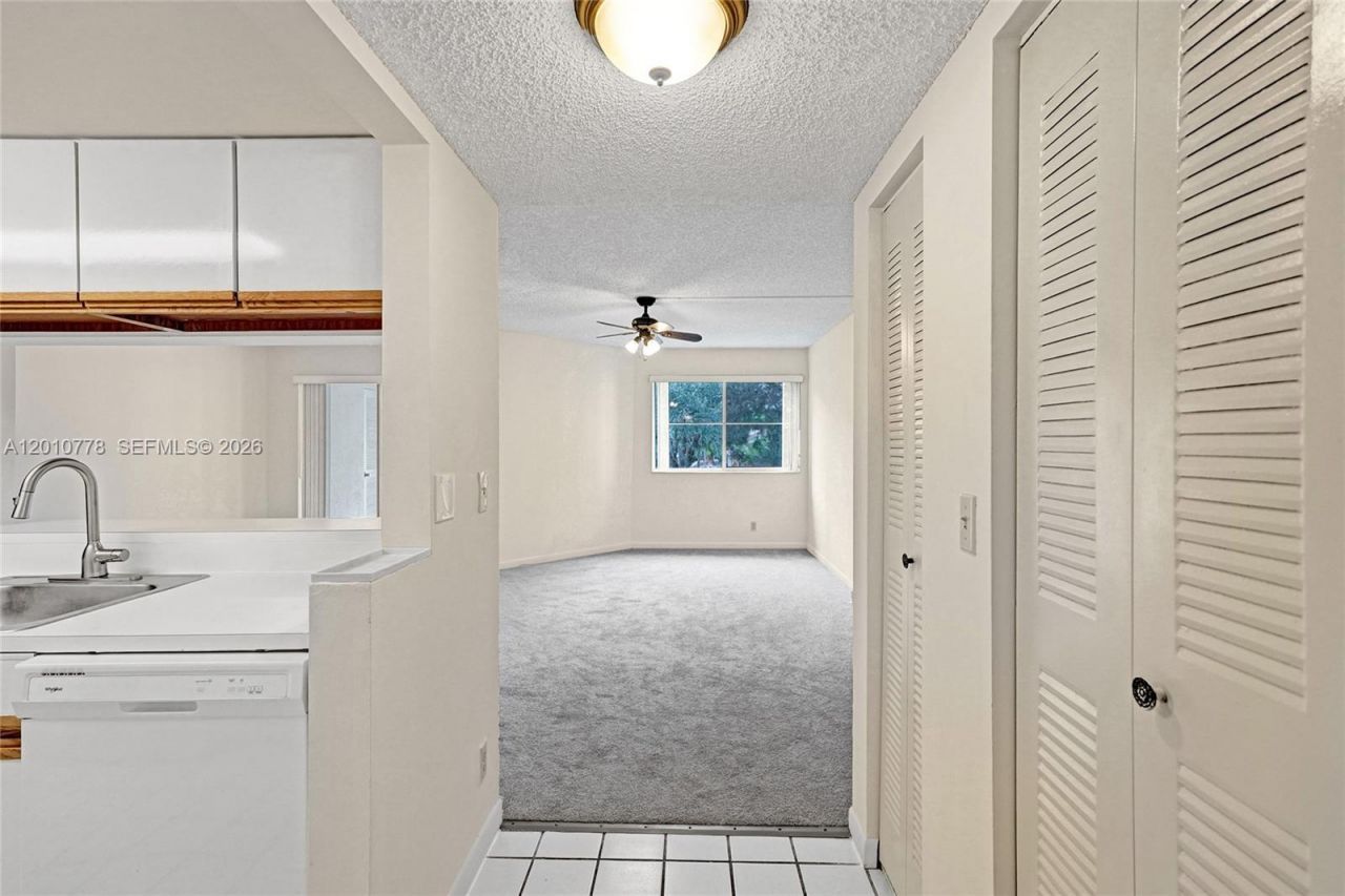 9901 Westview Dr , Unit 325, Coral Springs, FL 33076 Photo