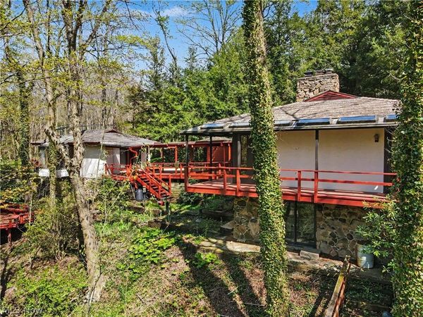 12376 Heath Road , Chesterland, OH 44026