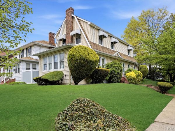 19605 111th Avenue , Saint Albans, NY 11412