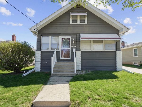7607 39th St, Kenosha, WI 53142