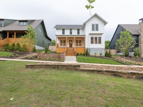 1738 W Markham Road , Fayetteville, AR 72701