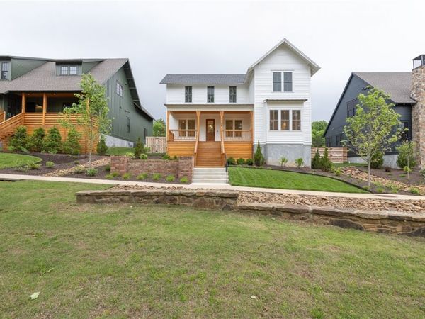 1738 W Markham Road , Fayetteville, AR 72701