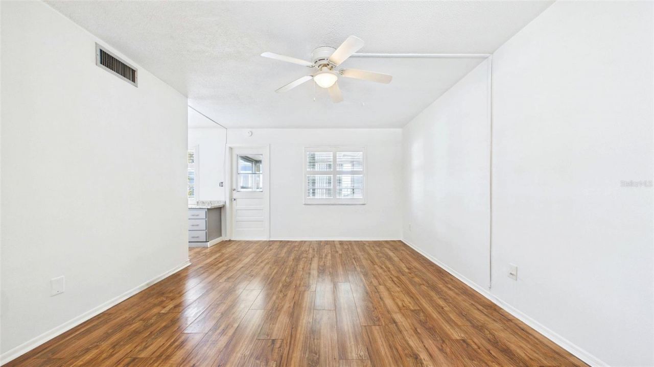 325 Sky Loch Drive W, Dunedin, FL 34698 Photo
