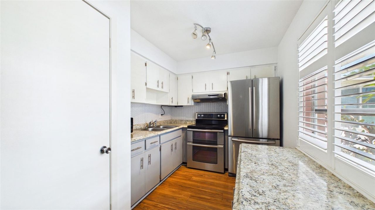 325 Sky Loch Drive W, Dunedin, FL 34698 Photo