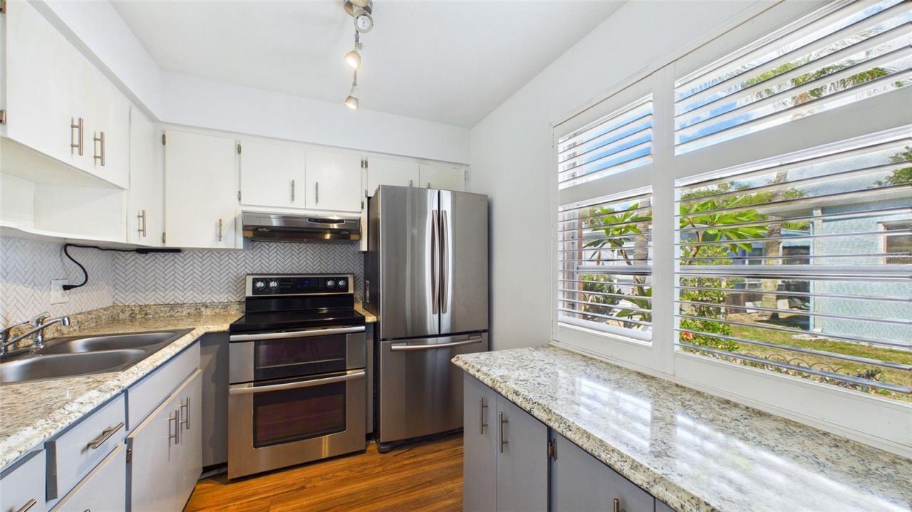325 Sky Loch Drive W, Dunedin, FL 34698 Photo