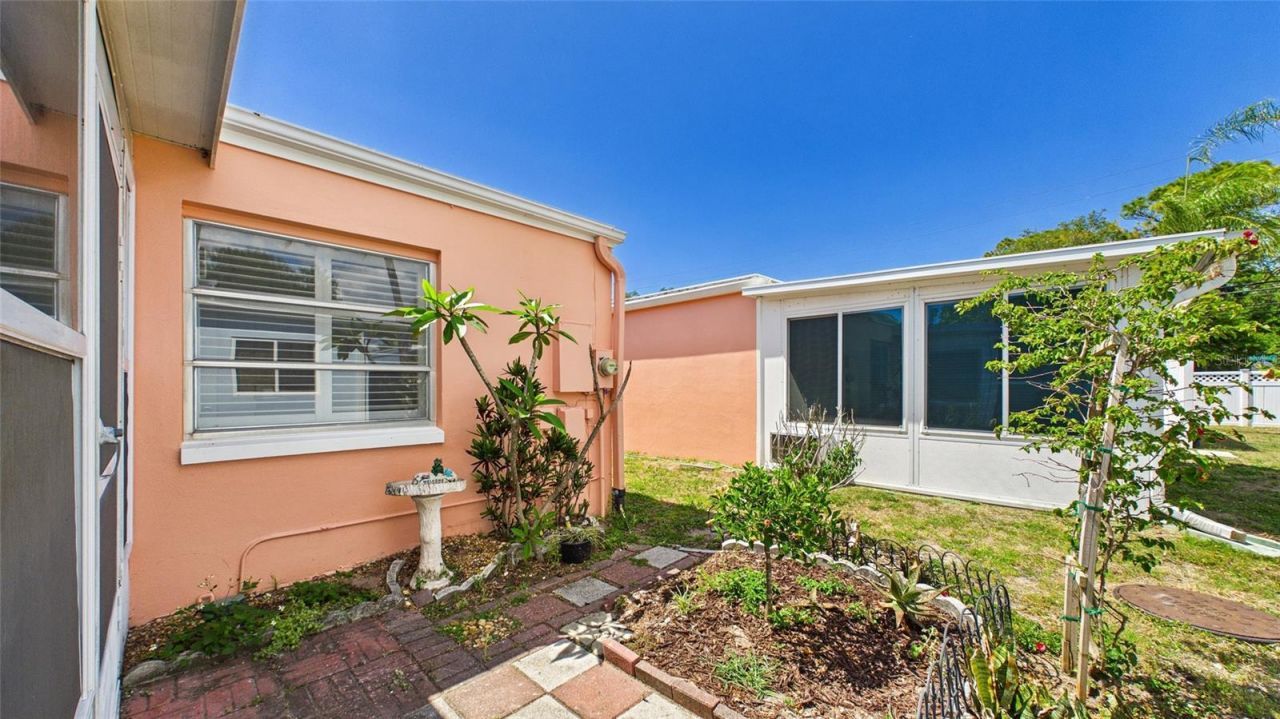325 Sky Loch Drive W, Dunedin, FL 34698 Photo
