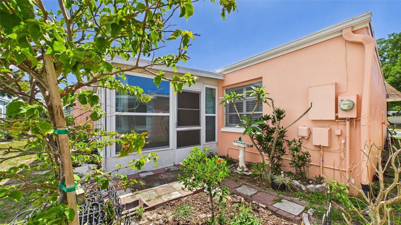 325 Sky Loch Drive W, Dunedin, FL 34698 Photo