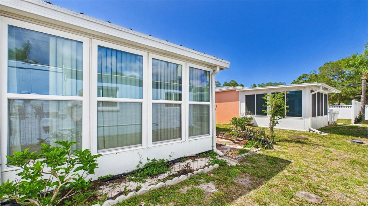 325 Sky Loch Drive W, Dunedin, FL 34698 Photo