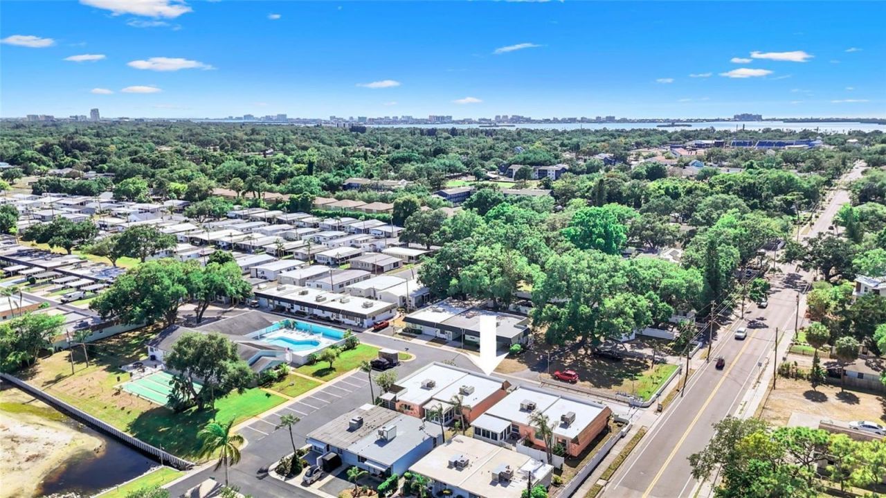 325 Sky Loch Drive W, Dunedin, FL 34698 Photo