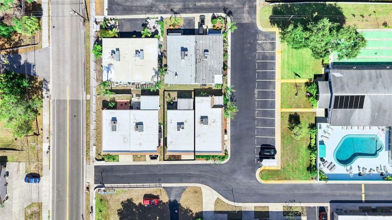 325 Sky Loch Drive W, Dunedin, FL 34698 Photo