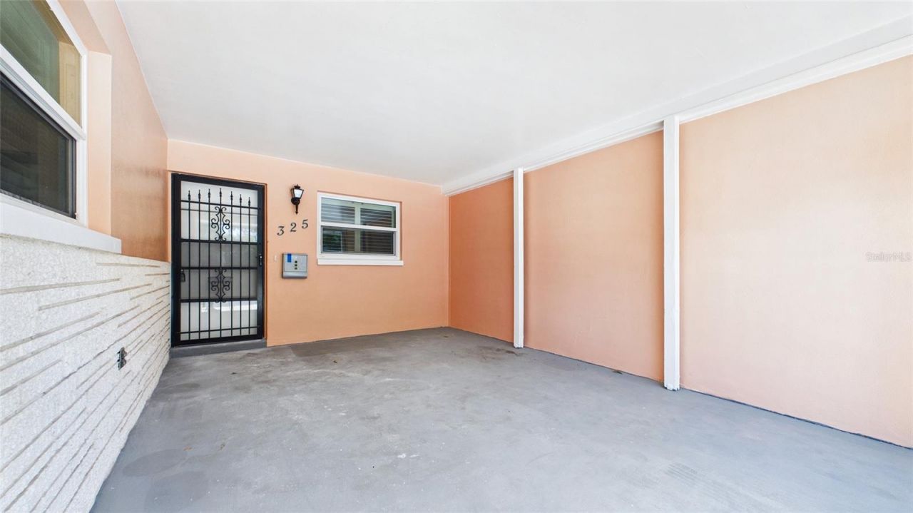 325 Sky Loch Drive W, Dunedin, FL 34698 Photo