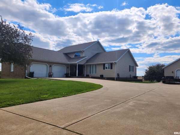 1148 DIEBLE Road, Washington, IL 61547