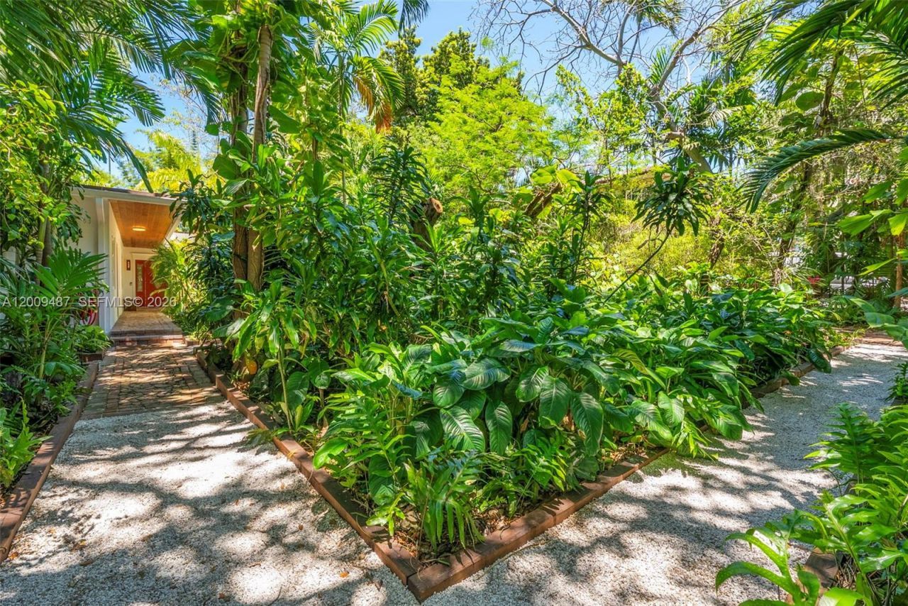311 NE 86th St , El Portal, FL 33138 Photo