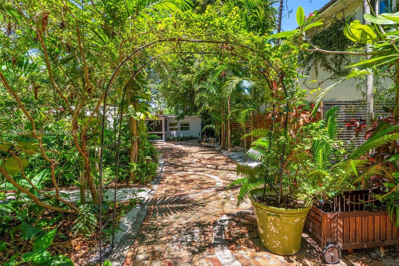 311 NE 86th St , El Portal, FL 33138 Photo