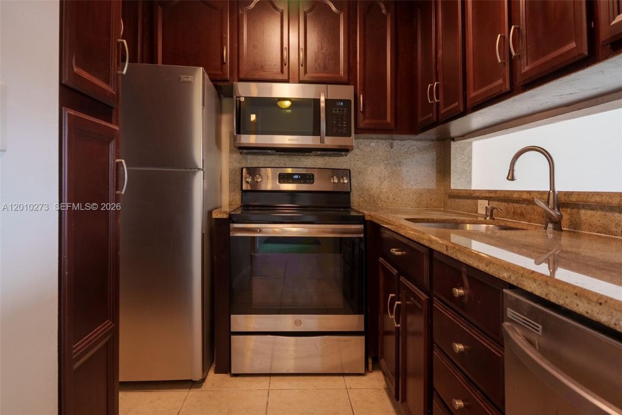 2935 NE 163rd St, Unit 5T, North Miami Beach, FL 33160 Photo