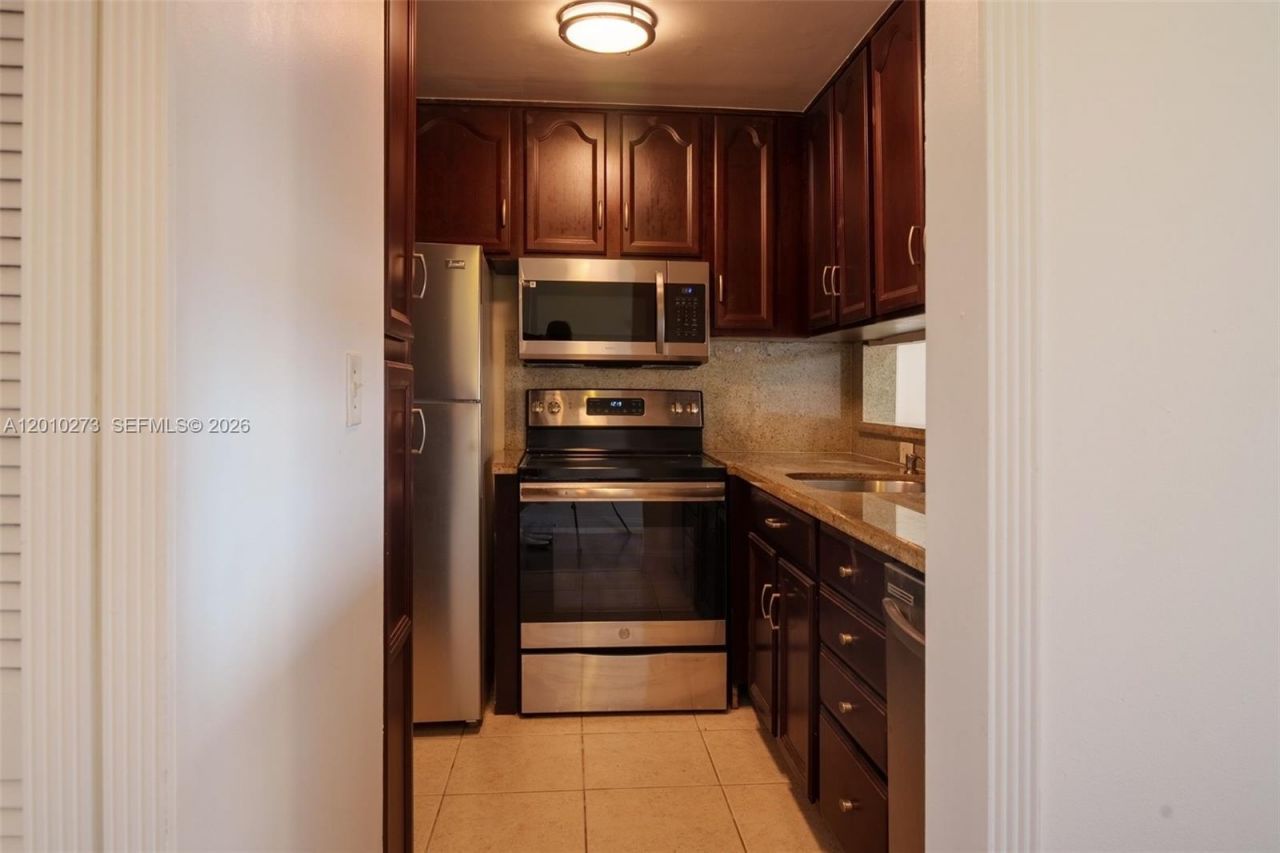 2935 NE 163rd St, Unit 5T, North Miami Beach, FL 33160 Photo