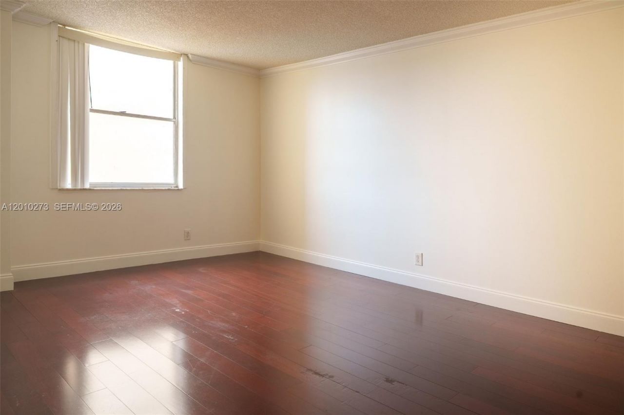 2935 NE 163rd St, Unit 5T, North Miami Beach, FL 33160 Photo