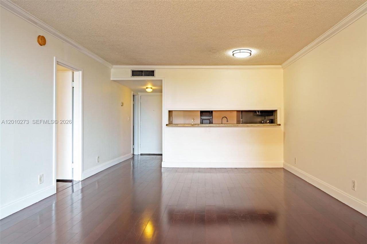 2935 NE 163rd St, Unit 5T, North Miami Beach, FL 33160 Photo