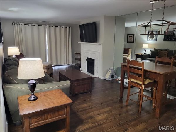 950 E Rue De La Banque , Unit 310, Creve Coeur, MO 63141